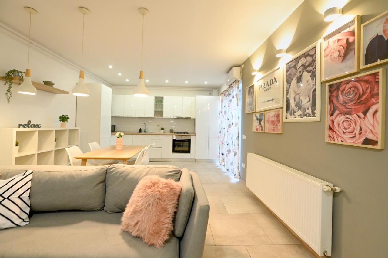 Splendid 2Br Apartment With Breathtaking Views Of Casa Poporului ブカレスト エクステリア 写真