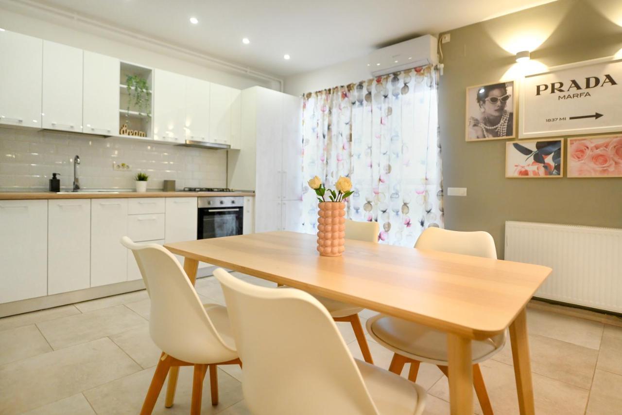 Splendid 2Br Apartment With Breathtaking Views Of Casa Poporului ブカレスト エクステリア 写真