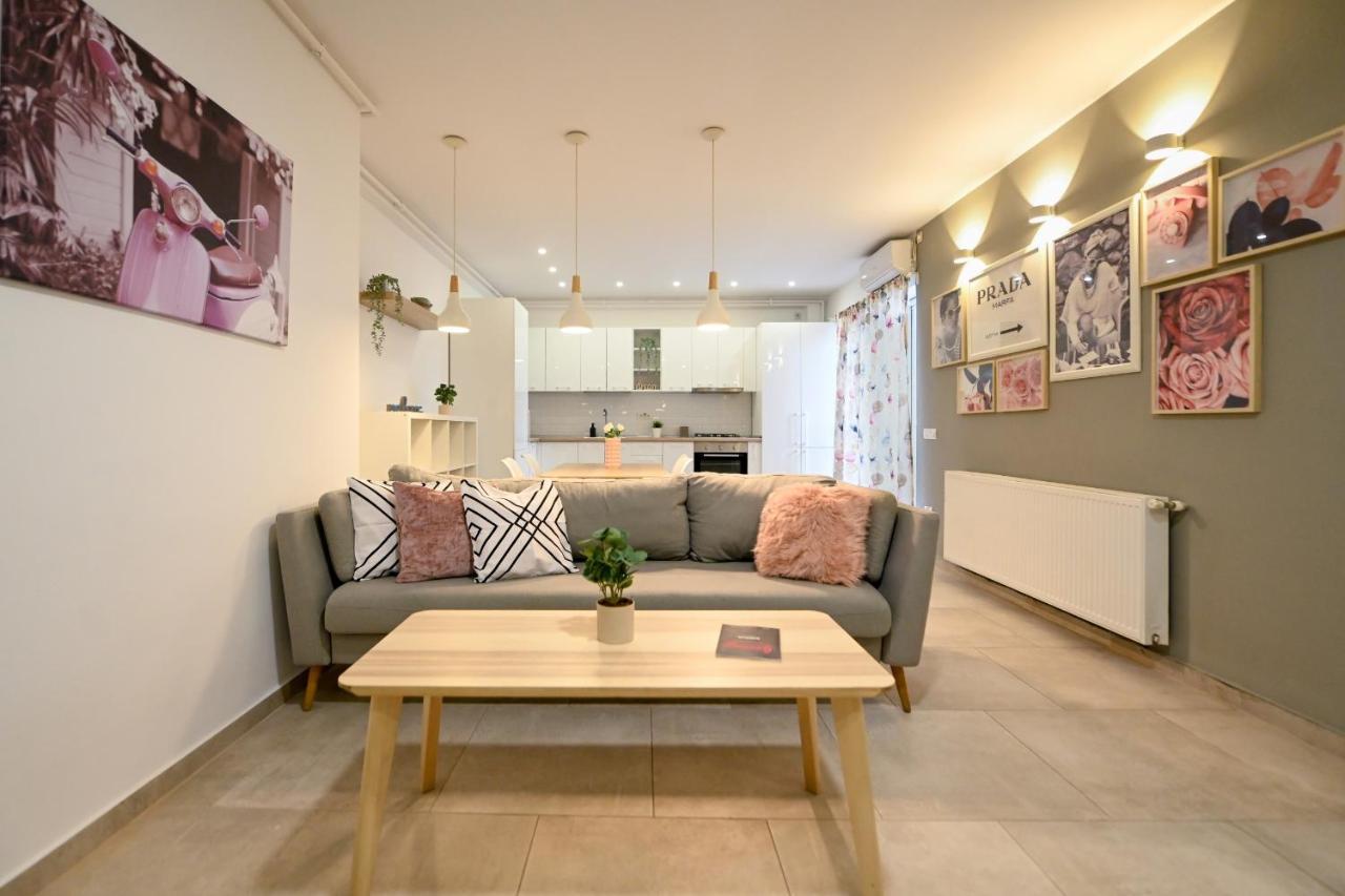 Splendid 2Br Apartment With Breathtaking Views Of Casa Poporului ブカレスト エクステリア 写真