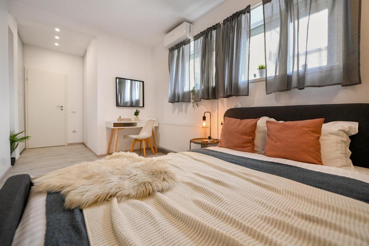 Splendid 2Br Apartment With Breathtaking Views Of Casa Poporului ブカレスト エクステリア 写真