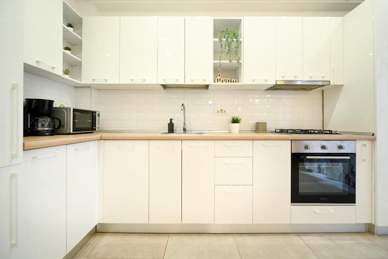 Splendid 2Br Apartment With Breathtaking Views Of Casa Poporului ブカレスト エクステリア 写真