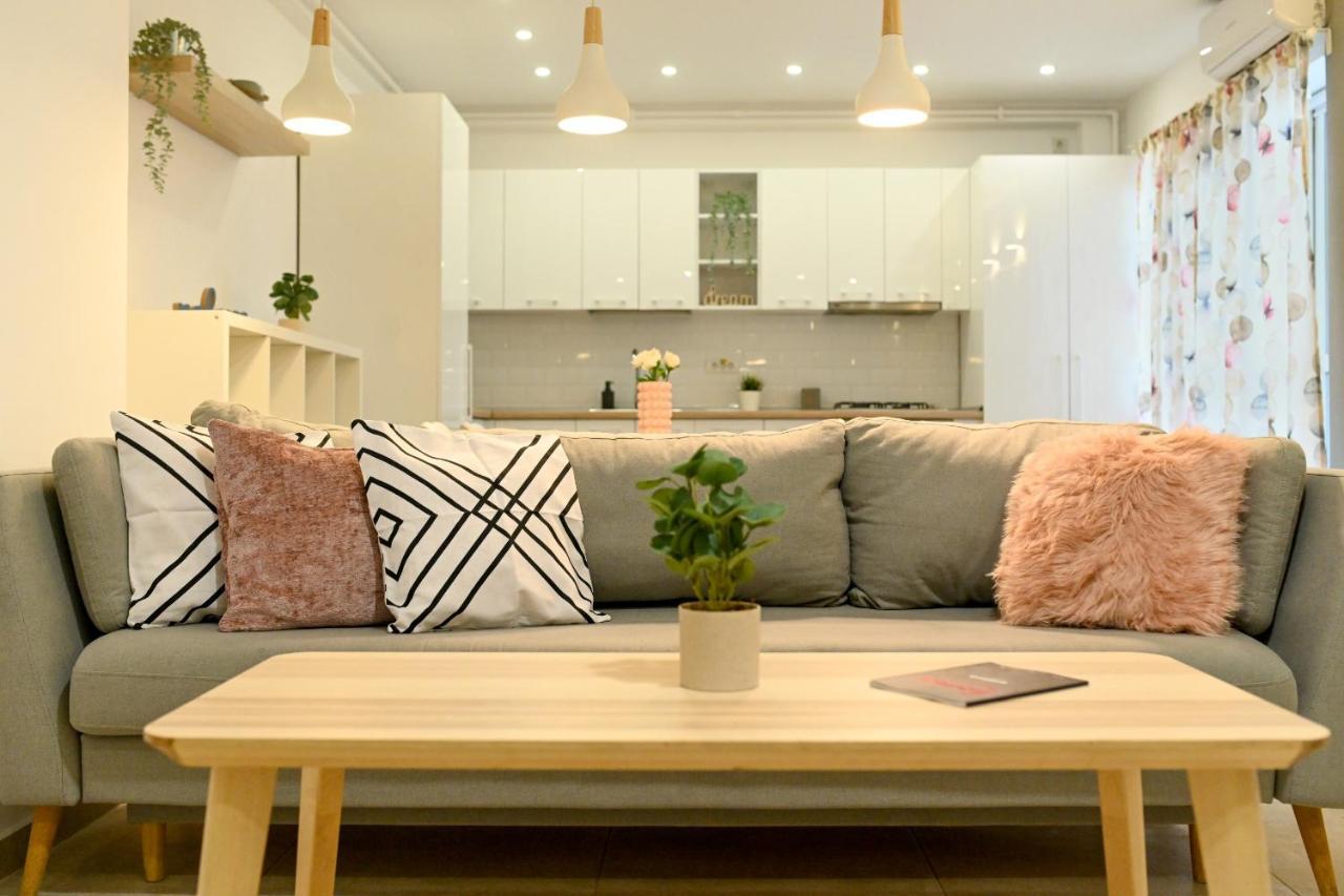 Splendid 2Br Apartment With Breathtaking Views Of Casa Poporului ブカレスト エクステリア 写真